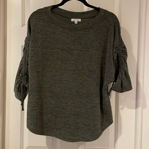 Short sleeve deep green sweater